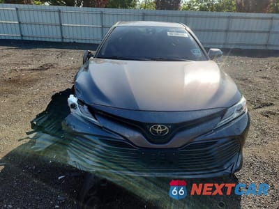 Piąte zdjęcie samochodu w środku: 2019 TOYOTA CAMRY XLE VIN:4T1B11HK6KU296764 - miniatura