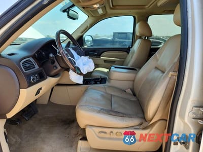 Zdjęcie 7 z 13 samochodu: 2011 GMC YUKON XL DENALI VIN:1GKS2MEF8BR167698 - miniatura