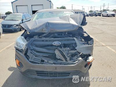 Piąte zdjęcie samochodu w środku: 2017 FORD ESCAPE S VIN:1FMCU0F7XHUD87193 - miniatura