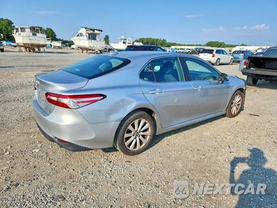 Trzecie zdjęcie samochodu z tyłu: 2020 TOYOTA CAMRY LE VIN:4T1C11AK1LU927890 - miniatura