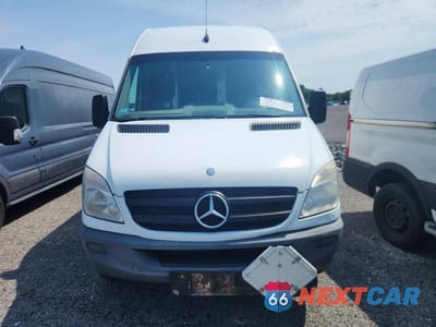 Piąte zdjęcie samochodu w środku: 2011 MERCEDES-BENZ SPRINTER 2500 DELIVERY VAN VIN:WD3PE8CBXB5573581 - miniatura