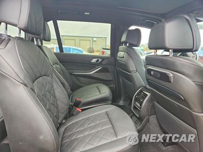 Zdjęcie 11 z 14 samochodu: 2025 BMW X7 XDRIVE40I VIN:5UX23EM00S9X27367 - miniatura