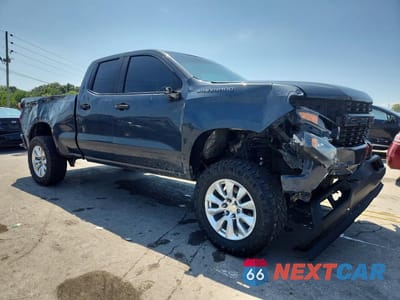 Czwarte zdjęcie samochodu z boku: 2020 CHEVROLET SILVERADO K1500 CUSTOM VIN:1GCRYBEH4LZ212538 - miniatura