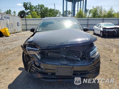 Piąte zdjęcie samochodu w środku: 2022 VOLKSWAGEN TIGUAN SE R-LINE BLACK VIN:3VV8B7AX2NM019897 - miniatura