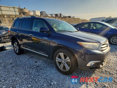 Czwarte zdjęcie samochodu z boku: 2011 TOYOTA HIGHLANDER LIMITED VIN:5TDDK3EH1BS071090 - miniatura