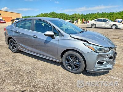 Czwarte zdjęcie samochodu z boku: 2018 CHEVROLET CRUZE LT VIN:1G1BE5SM6J7143561 - miniatura