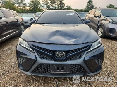 Piąte zdjęcie samochodu w środku: 2018 TOYOTA CAMRY SE VIN:4T1B11HK6JU536104 - miniatura