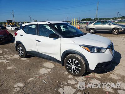Czwarte zdjęcie samochodu z boku: 2020 NISSAN KICKS S VIN:3N1CP5BV3LL535218 - miniatura
