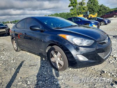 Czwarte zdjęcie samochodu z boku: 2013 HYUNDAI ELANTRA GLS VIN:5NPDH4AE1DH193957 - miniatura