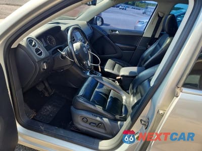 Zdjęcie 7 z 13 samochodu: 2011 VOLKSWAGEN TIGUAN S VIN:WVGAV7AX2BW547129 - miniatura