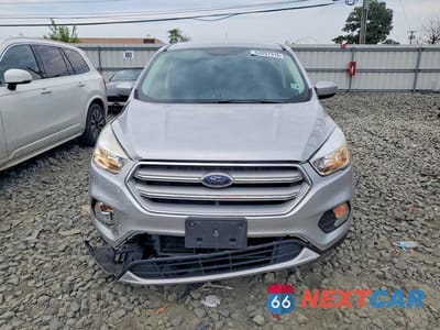 Piąte zdjęcie samochodu w środku: 2019 FORD ESCAPE SE VIN:1FMCU9GD8KUC19021 - miniatura