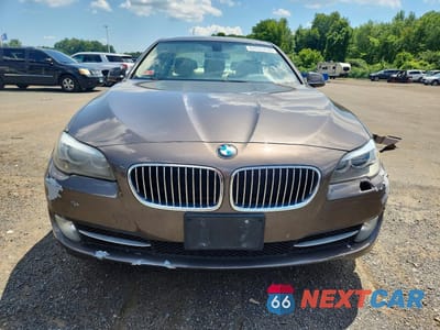 Piąte zdjęcie samochodu w środku: 2013 BMW 528 XI VIN:WBAXH5C57DD111443 - miniatura