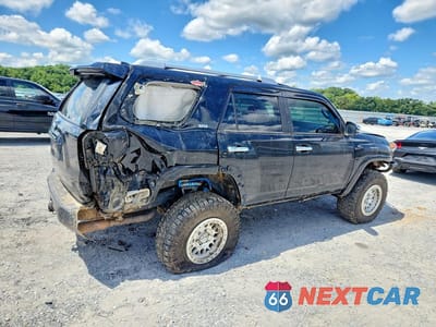 Trzecie zdjęcie samochodu z tyłu: 2017 TOYOTA 4RUNNER SR5 PREMIUM VIN:JTEBU5JR6H5429919 - miniatura