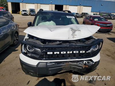 Piąte zdjęcie samochodu w środku: 2025 FORD BRONCO SPORT OUTER BANKS VIN:3FMCR9CN7SRE70779 - miniatura
