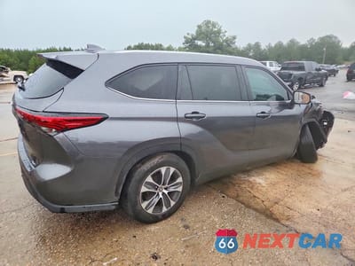 Trzecie zdjęcie samochodu z tyłu: 2023 TOYOTA HIGHLANDER XLE VIN:5TDKDRAH7PS043814 - miniatura