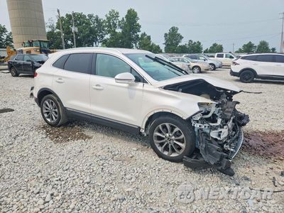 Czwarte zdjęcie samochodu z boku: 2019 LINCOLN MKC SELECT VIN:5LMCJ2D94KUL16164 - miniatura