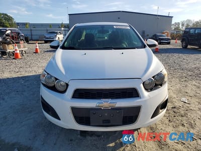Piąte zdjęcie samochodu w środku: 2015 CHEVROLET SONIC LT VIN:1G1JC5SH7F4163492 - miniatura