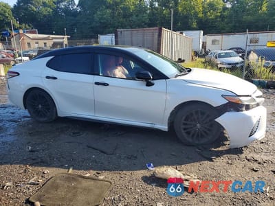 Czwarte zdjęcie samochodu z boku: 2019 TOYOTA CAMRY XSE VIN:4T1B61HK3KU216998 - miniatura