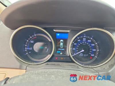 Zdjęcie 9 z 12 samochodu: 2012 HYUNDAI SONATA HYBRID VIN:KMHEC4A42CA028592 - miniatura