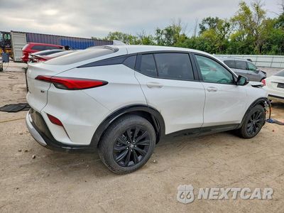 Trzecie zdjęcie samochodu z tyłu: 2024 BUICK ENVISTA SPORT TOURING VIN:KL47LBE27RB106663 - miniatura