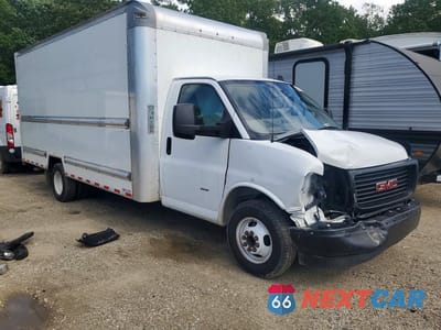 Czwarte zdjęcie samochodu z boku: 2022 GMC SAVANA CUT - BOX TRUCK VIN:7GZ37TC74NN010059 - miniatura