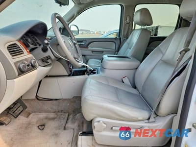 Zdjęcie 7 z 13 samochodu: 2011 CHEVROLET SUBURBAN K1500 LT VIN:1GNSKJE30BR210731 - miniatura