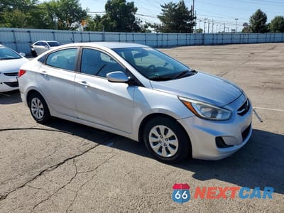 Czwarte zdjęcie samochodu z boku: 2017 HYUNDAI ACCENT SE VIN:KMHCT4AE8HU172816 - miniatura