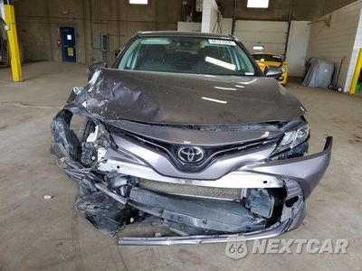 Piąte zdjęcie samochodu w środku: 2020 TOYOTA CAMRY LE VIN:4T1C11AK6LU934172 - miniatura