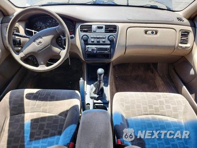 Zdjęcie 8 z 13 samochodu: 2002 HONDA ACCORD EX VIN:1HGCG55662A087498 - miniatura