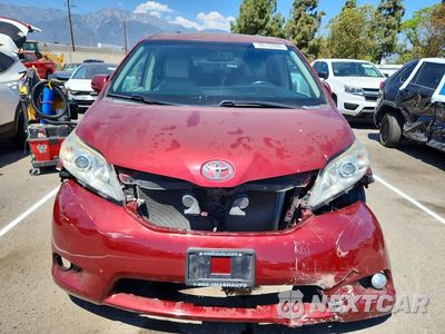 Piąte zdjęcie samochodu w środku: 2015 TOYOTA SIENNA XLE 8-PASSENGER VIN:5TDYK3DC9FS591955 - miniatura