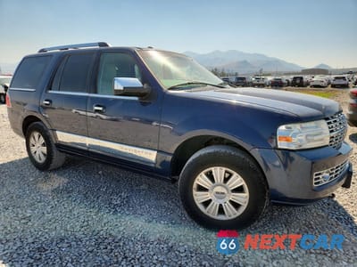 Czwarte zdjęcie samochodu z boku: 2013 LINCOLN NAVIGATOR VIN:5LMJJ2J54DEL03226 - miniatura