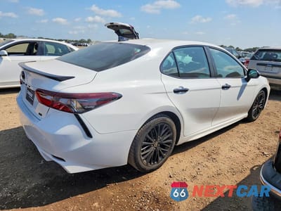 Trzecie zdjęcie samochodu z tyłu: 2022 TOYOTA CAMRY HYBRID SE NIGHTSHADE VIN:4T1T31AKXNU032511 - miniatura