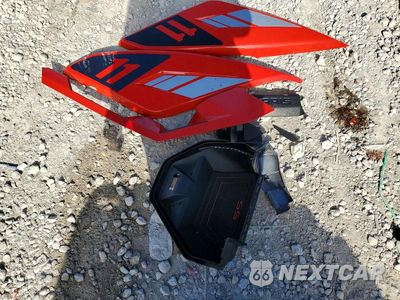 Zdjęcie 9 z 10 samochodu: 2015 POLARIS SLINGSHOT SL VIN:57XAAPFA1F5104221 - miniatura