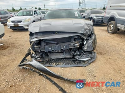 Piąte zdjęcie samochodu w środku: 2019 FORD MUSTANG VIN:1FA6P8TH9K5174084 - miniatura