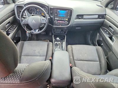 Zdjęcie 8 z 13 samochodu: 2018 MITSUBISHI OUTLANDER SE VIN:JA4AD3A31JZ030912 - miniatura