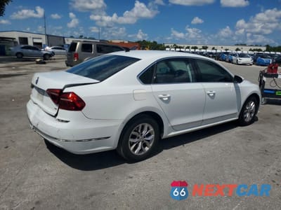 Trzecie zdjęcie samochodu z tyłu: 2017 VOLKSWAGEN PASSAT S VIN:1VWAT7A3XHC085367 - miniatura