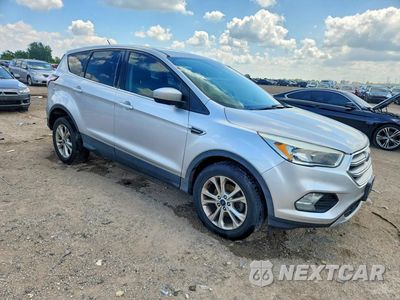 Czwarte zdjęcie samochodu z boku: 2017 FORD ESCAPE SE VIN:1FMCU0GD2HUE51277 - miniatura