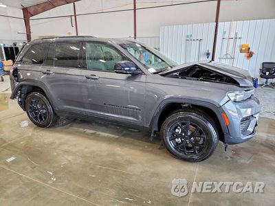 Czwarte zdjęcie samochodu z boku: 2025 JEEP GRAND CHEROKEE LAREDO VIN:1C4RJHAG9SC365938 - miniatura