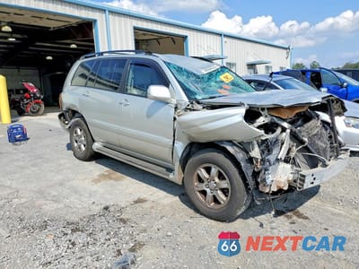 Czwarte zdjęcie samochodu z boku: 2005 TOYOTA HIGHLANDER BASE VIN:JTEEP21A450082161 - miniatura