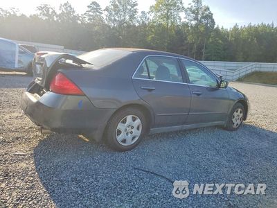 Trzecie zdjęcie samochodu z tyłu: 2006 HONDA ACCORD LX VIN:1HGCM56446A159438 - miniatura