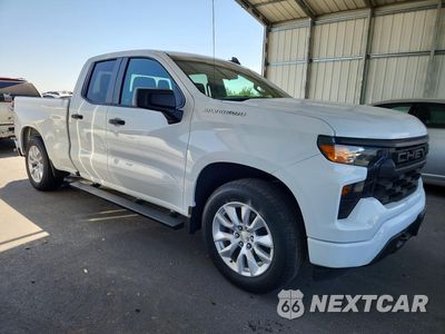 Czwarte zdjęcie samochodu z boku: 2022 CHEVROLET SILVERADO C1500 CUSTOM VIN:1GCRABEKXNZ612736 - miniatura