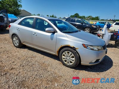 Czwarte zdjęcie samochodu z boku: 2013 KIA FORTE EX VIN:KNAFU4A25D5740476 - miniatura