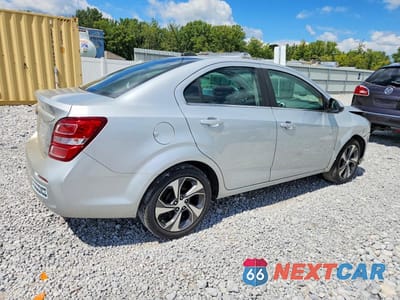 Trzecie zdjęcie samochodu z tyłu: 2020 CHEVROLET SONIC PREMIER VIN:1G1JF5SB3L4111470 - miniatura