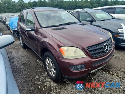 Czwarte zdjęcie samochodu z boku: 2006 MERCEDES-BENZ ML 350 VIN:4JGBB86E36A105084 - miniatura