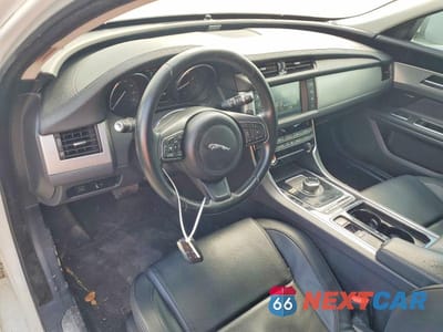 Zdjęcie 8 z 12 samochodu: 2018 JAGU JAGUAR XF 2WD 4C 4D SEDAN 25T VIN:SAJBR4FX7JCY70596 - miniatura