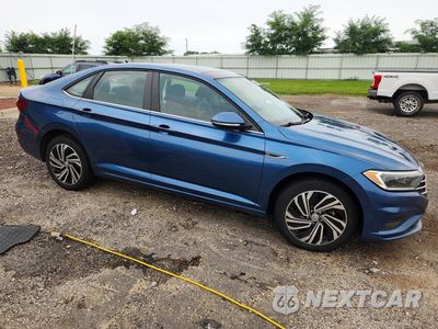 Czwarte zdjęcie samochodu z boku: 2021 VOLKSWAGEN JETTA SEL PREMIUM VIN:3VWG57BU1MM000601 - miniatura