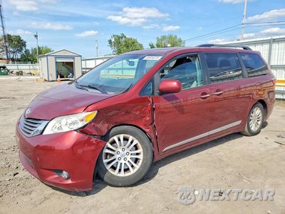 2015 TOYOTA SIENNA XLE 8-PASSENGER 5TDYK3DC4FS679831 - główne zdjęcie licytacji z USA - miniatura