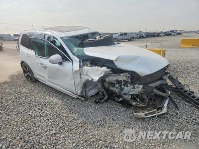 Czwarte zdjęcie samochodu z boku: 2016 VOLVO XC90 T6 VIN:YV4A22PM0G1030037 - miniatura