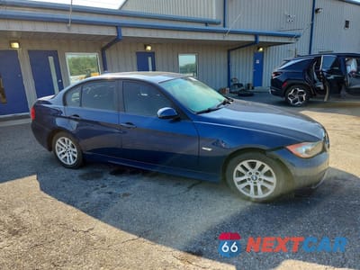 Czwarte zdjęcie samochodu z boku: 2006 BMW 325 I VIN:WBAVB13576PT03688 - miniatura