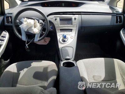 Zdjęcie 8 z 12 samochodu: 2012 TOYOTA PRIUS THREE VIN:JTDKN3DU7C1493036 - miniatura